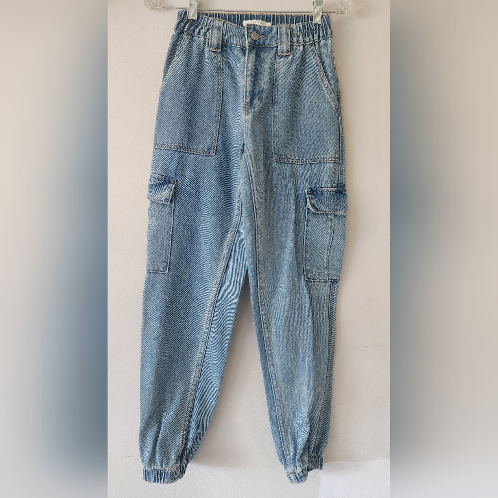 PacSun light denim Cargo Jeans-new w/o tags- x-small